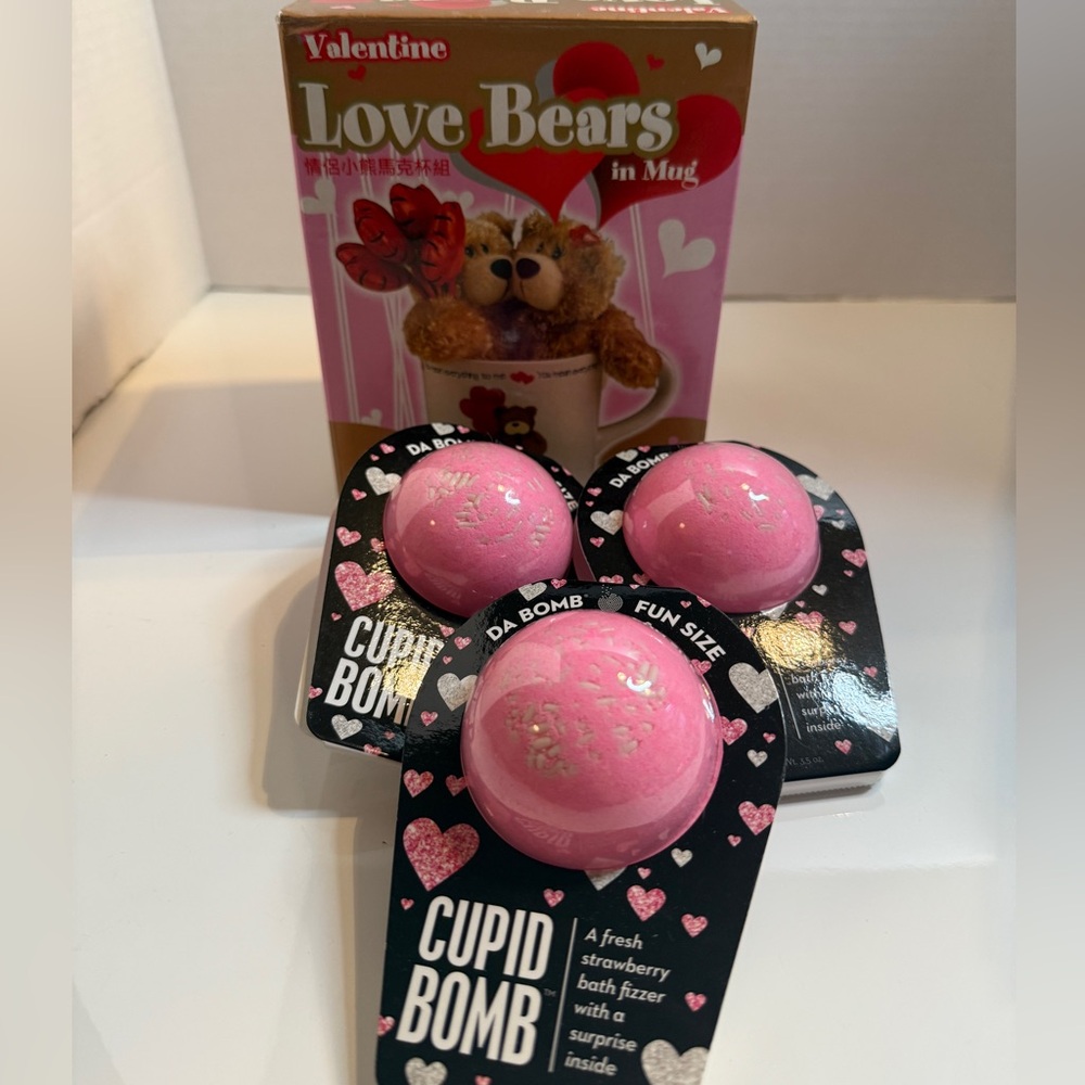 Valentine Bears Mug & Cupid Bomb Bath Fizzies Set